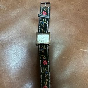Watch embroidered strap